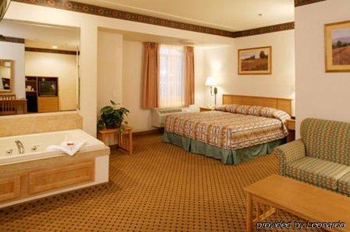 The Inn At Rolling Hills Casino & Resort Корнинг Номер фото